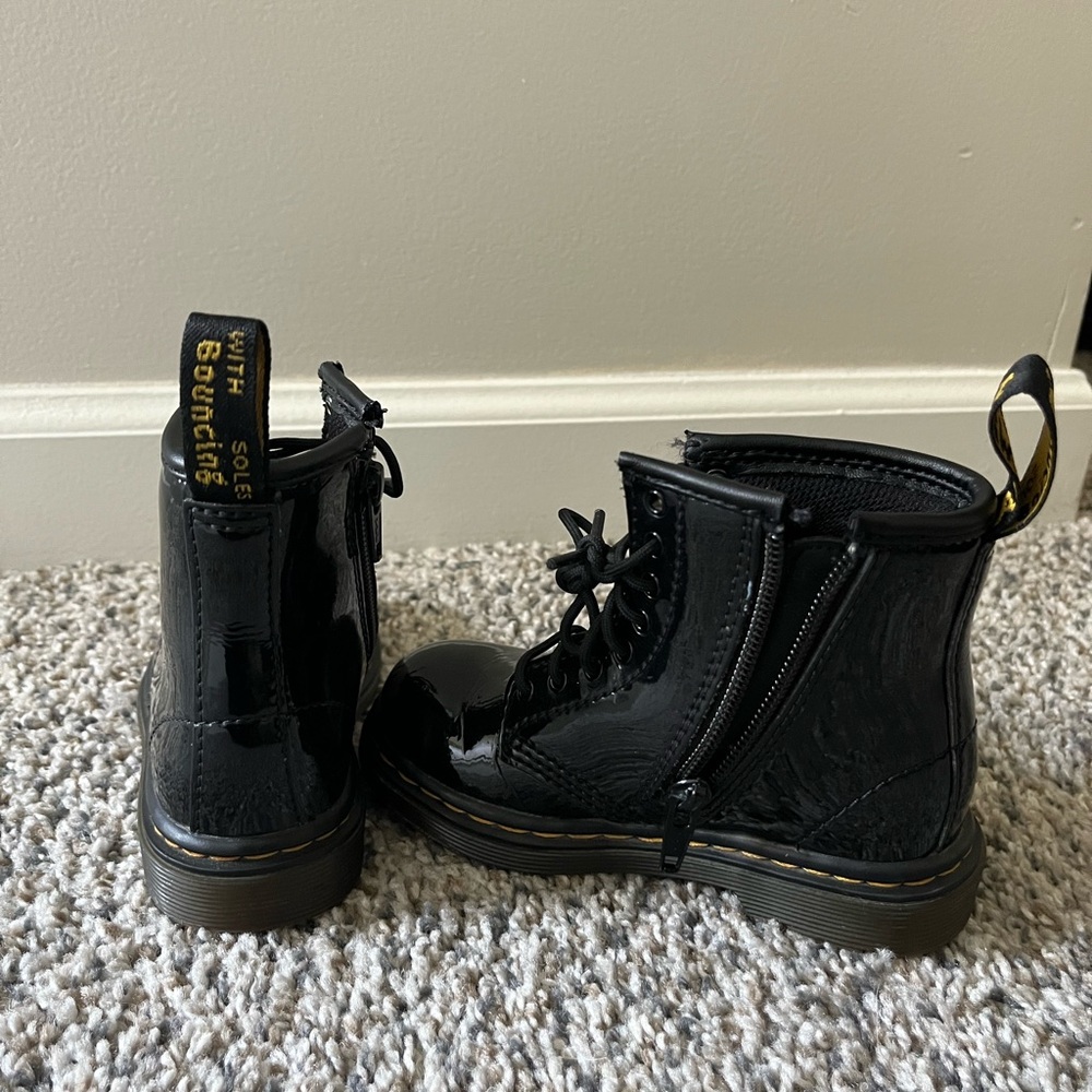 Doc Martens toddler girls size 8 Black Patent Leather Lace-Up Boots.